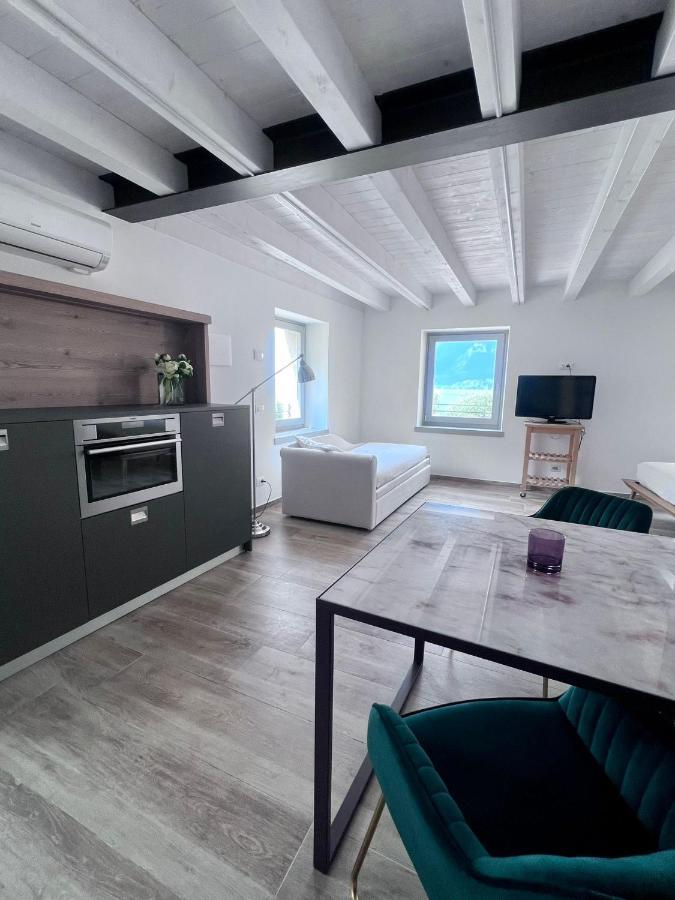 Absentia 1763 Garda Boutique Home - Lake Front เบรนโซเน ซูล การ์ดา ภายนอก รูปภาพ