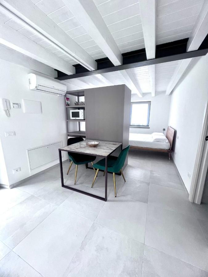 Absentia 1763 Garda Boutique Home - Lake Front เบรนโซเน ซูล การ์ดา ภายนอก รูปภาพ