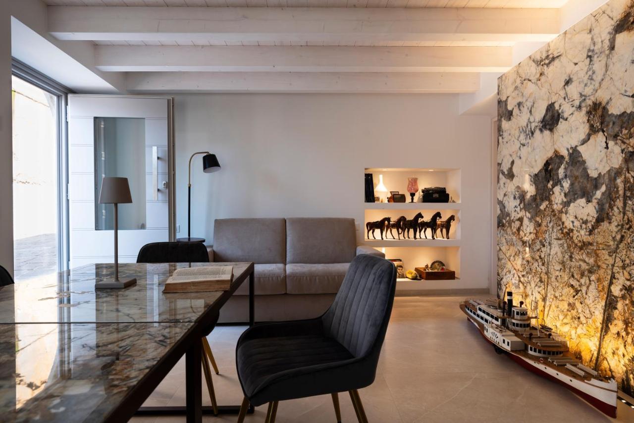 Absentia 1763 Garda Boutique Home - Lake Front เบรนโซเน ซูล การ์ดา ภายนอก รูปภาพ