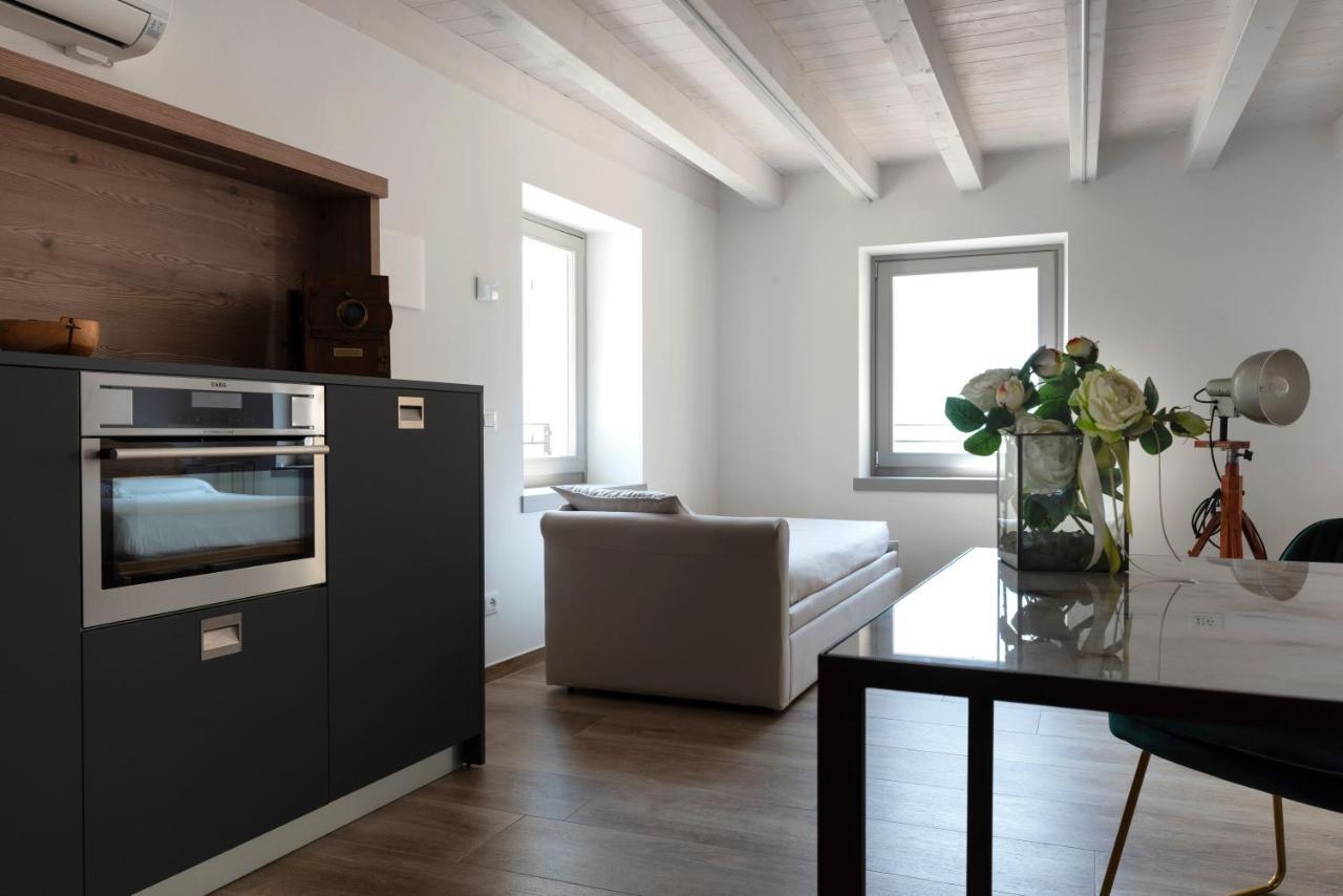 Absentia 1763 Garda Boutique Home - Lake Front เบรนโซเน ซูล การ์ดา ภายนอก รูปภาพ