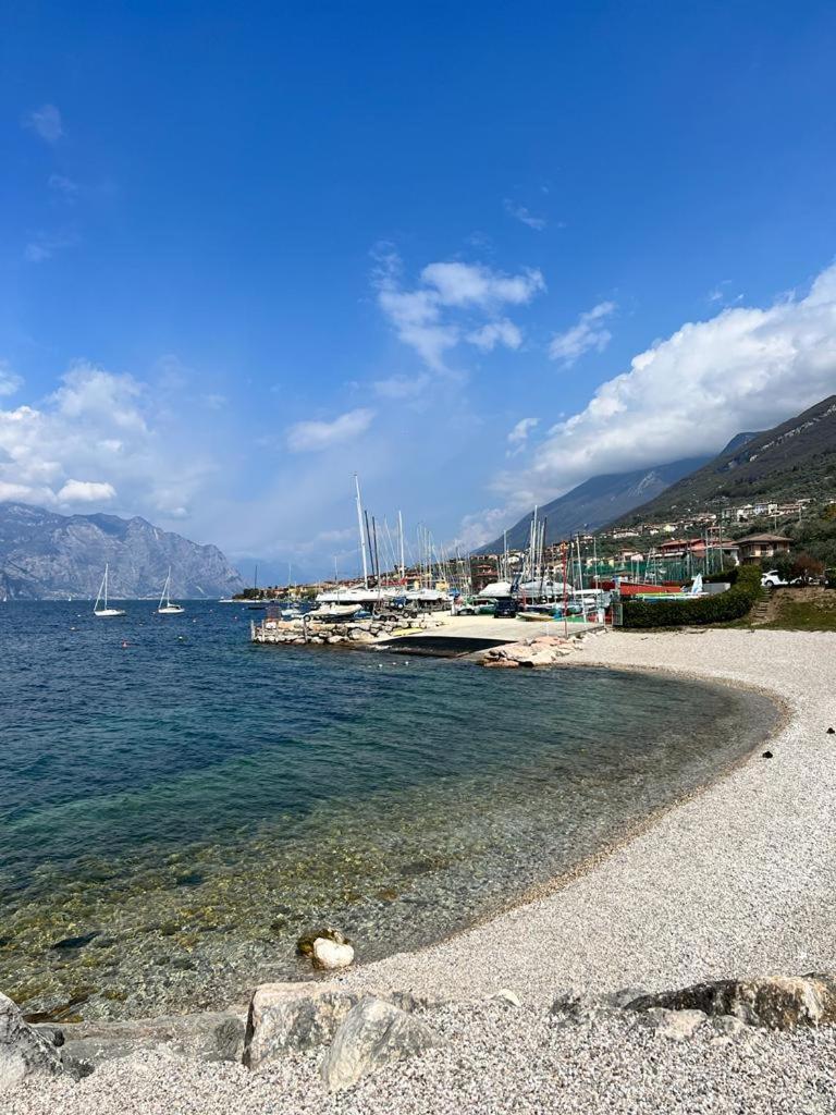 Absentia 1763 Garda Boutique Home - Lake Front เบรนโซเน ซูล การ์ดา ภายนอก รูปภาพ