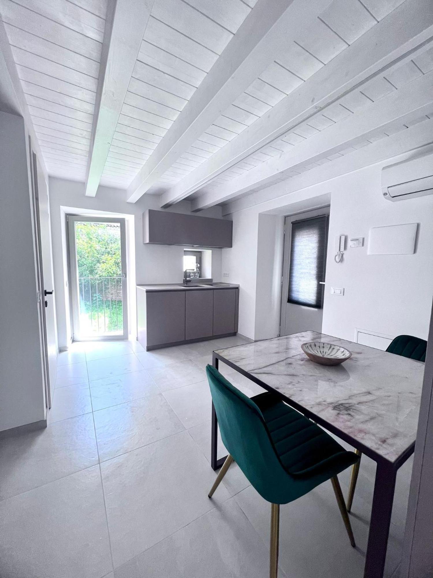 Absentia 1763 Garda Boutique Home - Lake Front เบรนโซเน ซูล การ์ดา ห้อง รูปภาพ