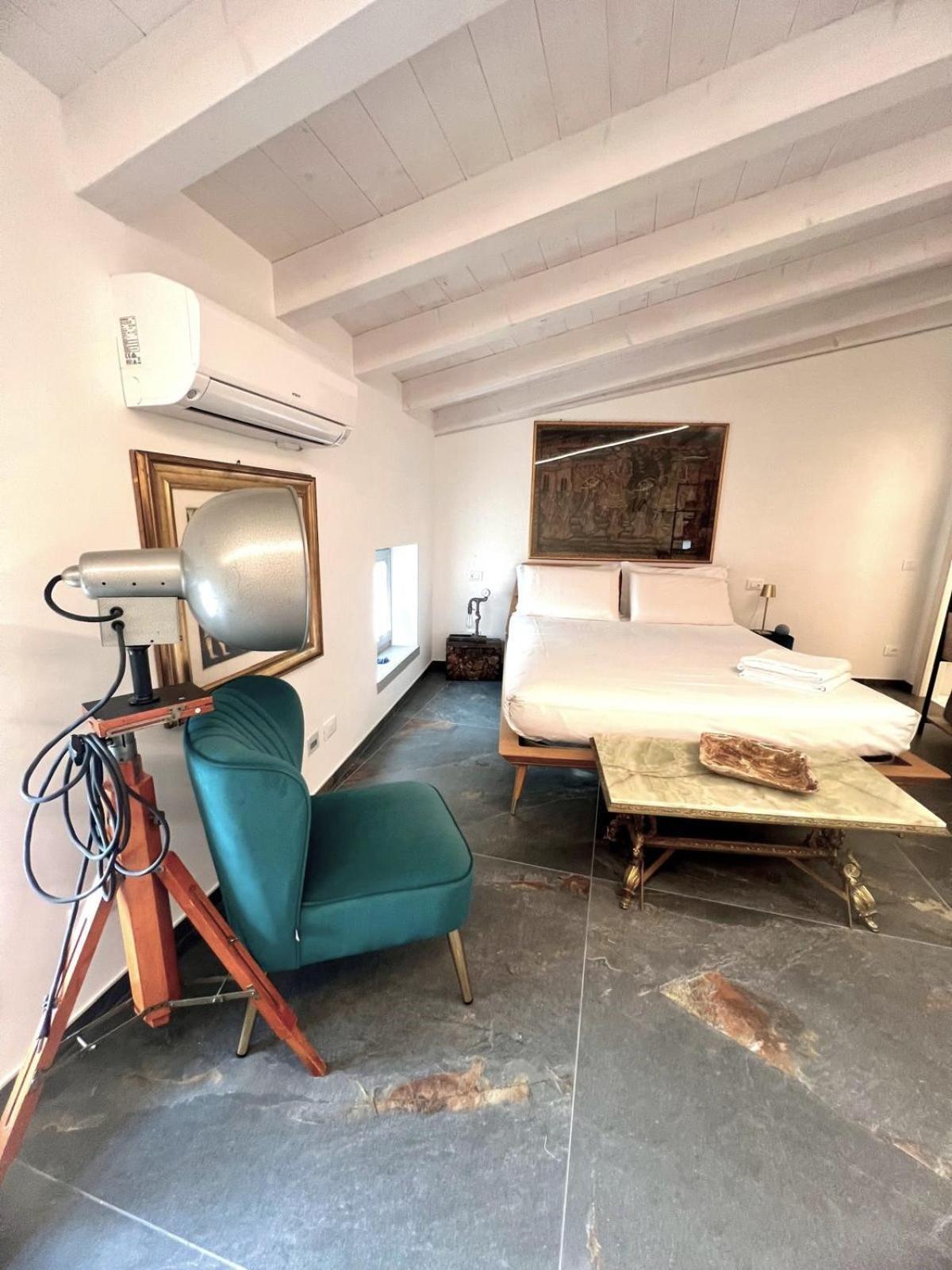 Absentia 1763 Garda Boutique Home - Lake Front เบรนโซเน ซูล การ์ดา ภายนอก รูปภาพ